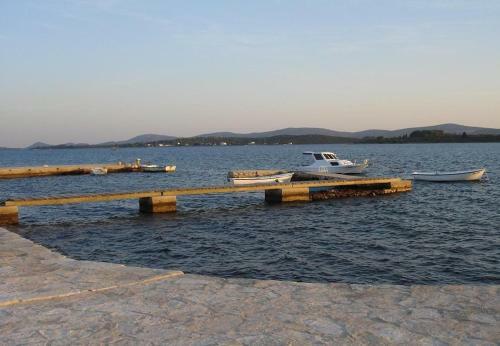 Apartment Dvor - 20 M From Beach