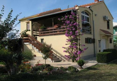 Apartment Dvor - 20 M From Beach