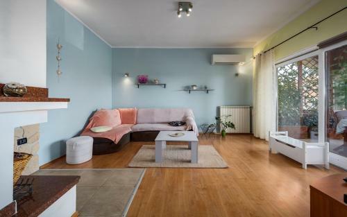 Iva House With Apartment