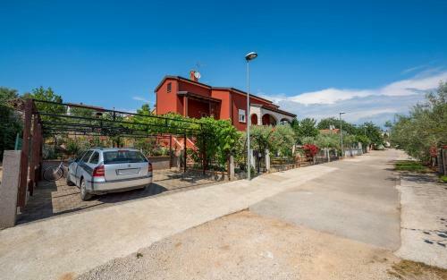 Iva House With Apartment