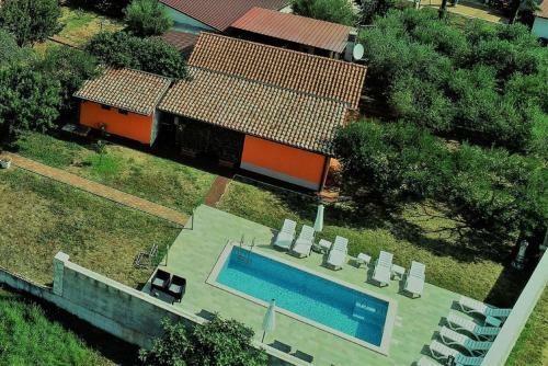 Hostal Apartments Adamovic With Shared Pool