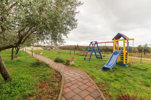 Hostal Apartments Adamovic With Shared Pool