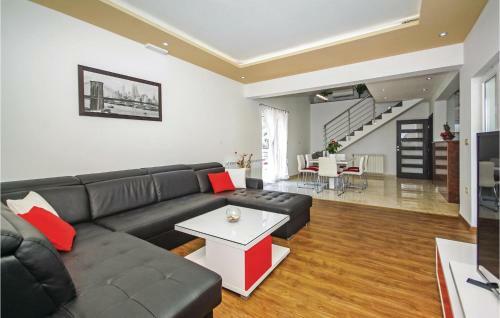 Holiday Home Umcani 06