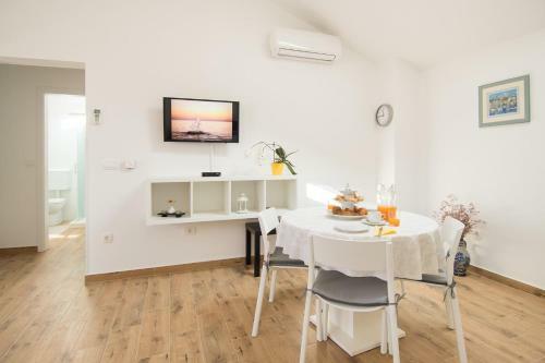 Apartment Bruneta With Sea View