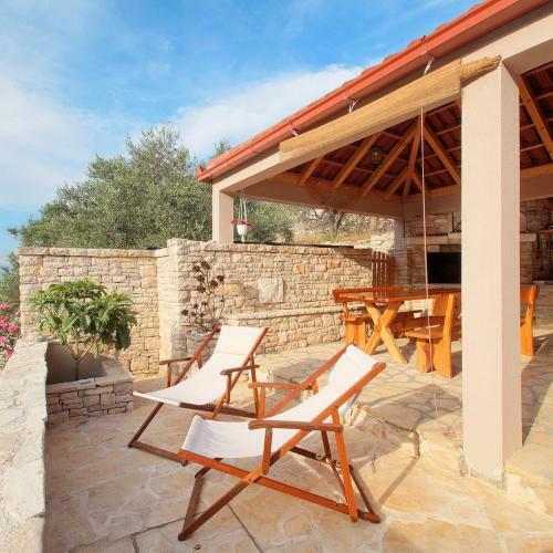Stone House Mia