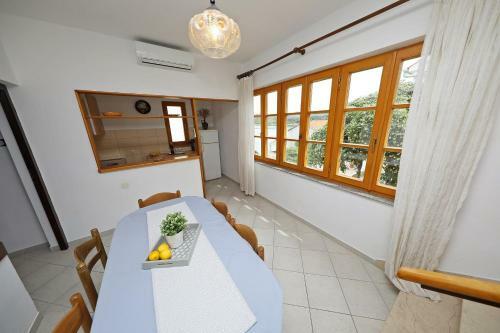 Hostal Kne? Mali I?