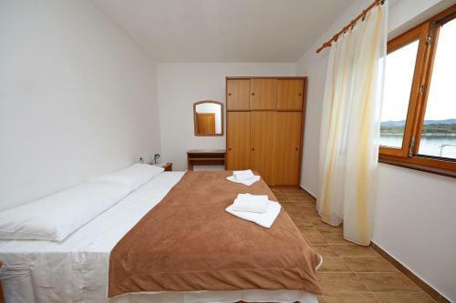 Hostal Kne? Mali I?