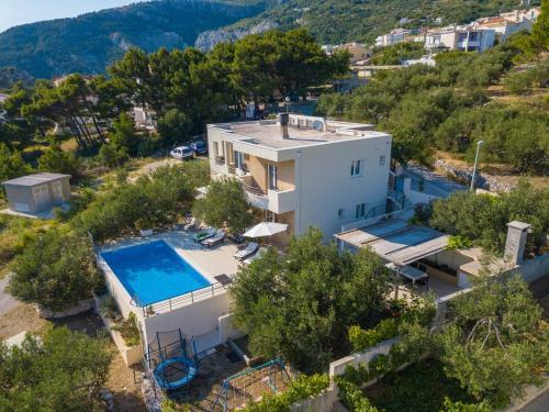 Holiday Home With Pool Arija