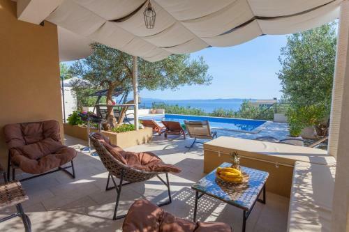 Holiday Home With Pool Arija