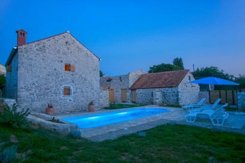 Heritage House With Heated Pool Vrime