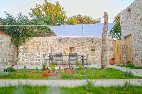 Heritage House With Heated Pool Vrime