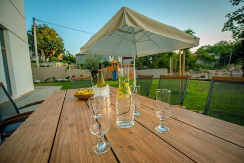 Zmijavci Holiday Home Villa Red 10+2