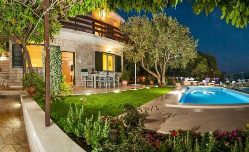 Villa Lucmar - Swimming Pool