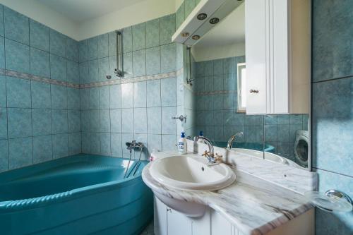 House Estera