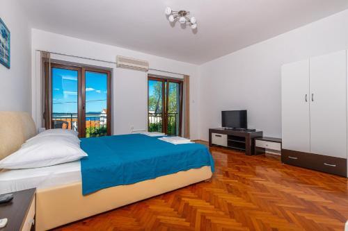 Apartments Pilas