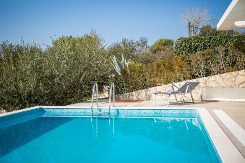 Villa Tela With Pool