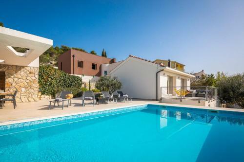 Villa Tela With Pool