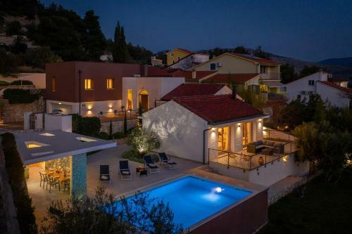 Villa Tela With Pool