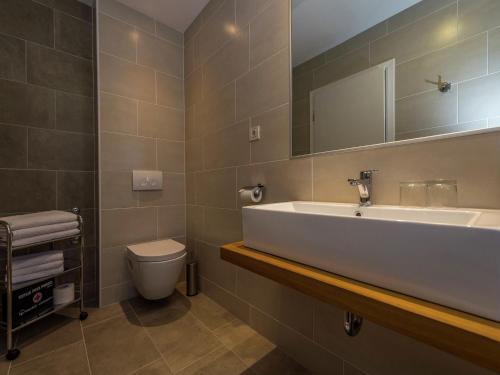 Luxurious Villa In Kadumi With Swimming Pool