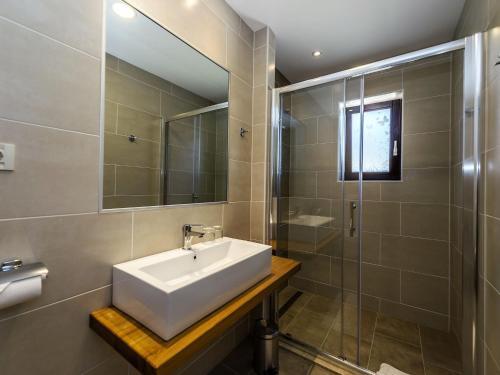 Luxurious Villa In Kadumi With Swimming Pool