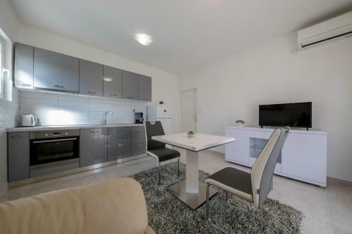 Hostal Apartments Palit Rab