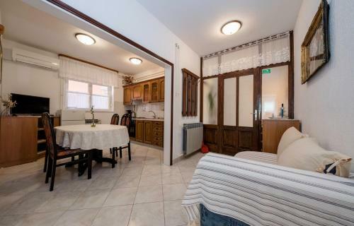 Hostal Apartments Palit Rab