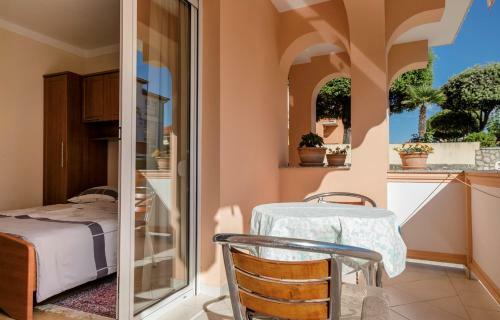 Hostal Apartments Palit Rab