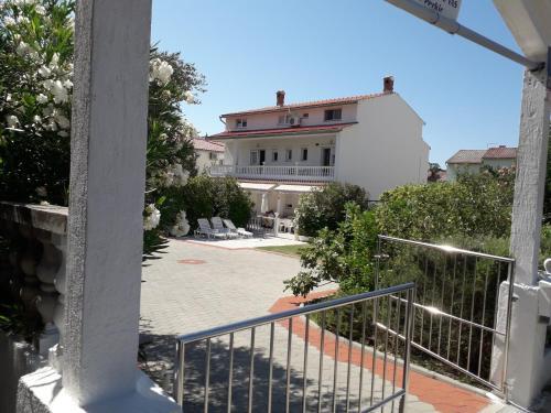 Impeccable 9-bed Apartment In Rab