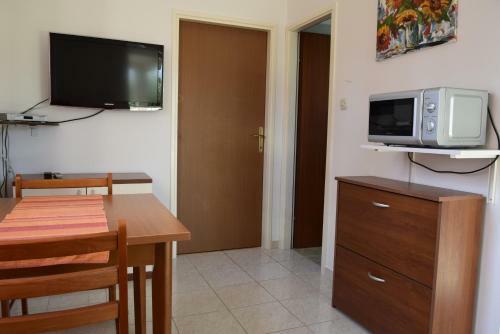 Miramar Apartments