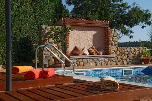 Clay Apartment 2 With Pool