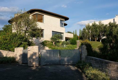 Villa Kamik With Swimming Pool And Sea View