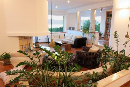 Villa Kamik With Swimming Pool And Sea View