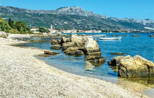 Beautiful Apartment In Kastel Stafilic With Wifi