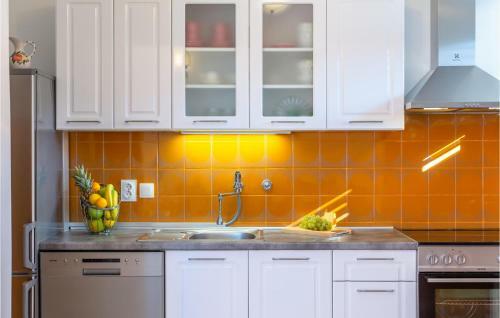 Stunning Apartment In Peracko Blato W/ 2 Bedrooms