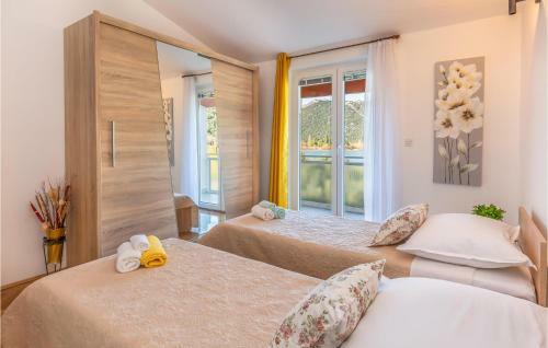 Stunning Apartment In Peracko Blato W/ 2 Bedrooms