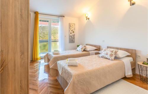 Stunning Apartment In Peracko Blato W/ 2 Bedrooms