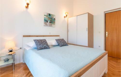 Stunning Apartment In Peracko Blato W/ 2 Bedrooms
