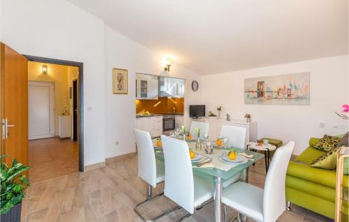 Stunning Apartment In Peracko Blato W/ 2 Bedrooms