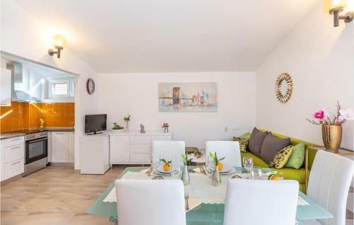 Stunning Apartment In Peracko Blato W/ 2 Bedrooms