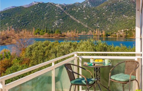 Stunning Apartment In Peracko Blato W/ 2 Bedrooms