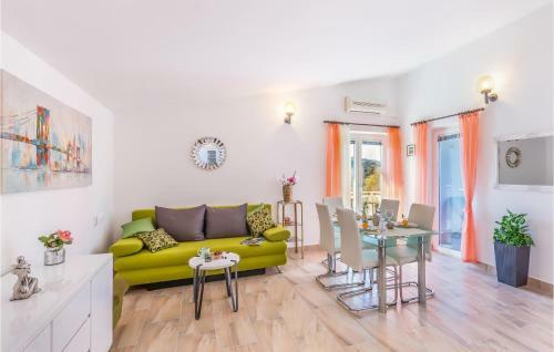 Stunning Apartment In Peracko Blato W/ 2 Bedrooms