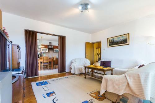 Oleander Apartment