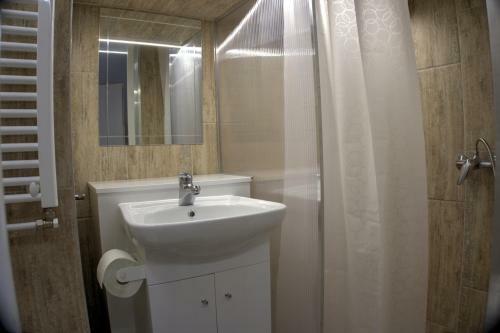 Hild-1 Apartments
