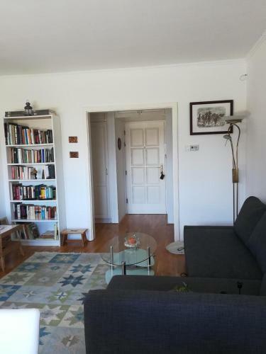 Homy Apartment In Buda, With Safe Garage And Terrace