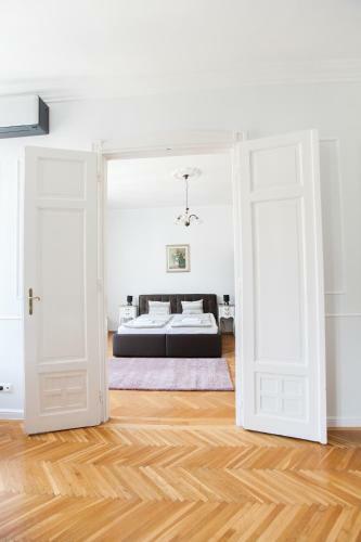 Chic & Charm Apartment