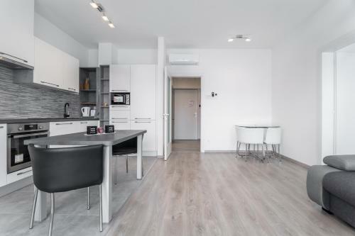 Apartamento Bpr Chic White Home With Terrace & A/c & Garage