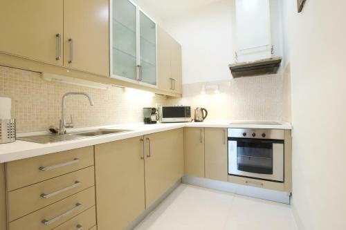 Standard Apartment By Hi5 - Mad�ch Imre 1