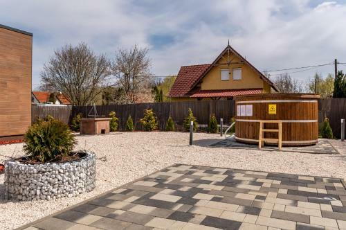 H&h Apartments Poroszl�
