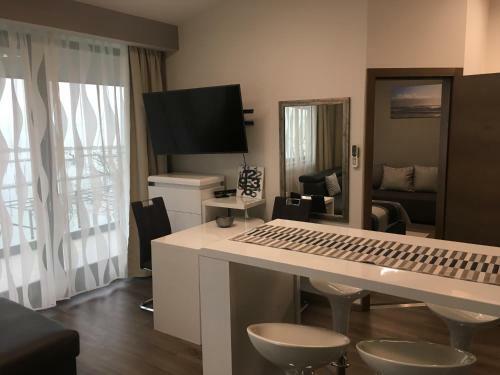 Hostal Calypso Lakeside Rooms & Lux Apartments