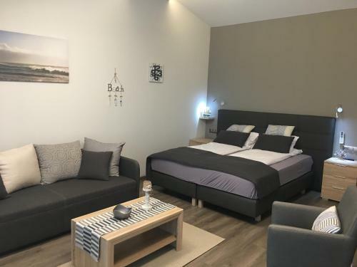 Hostal Calypso Lakeside Rooms & Lux Apartments